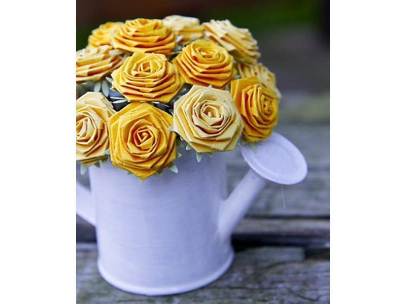 Bình hoa hồng xinh xắn từ giấy bìa