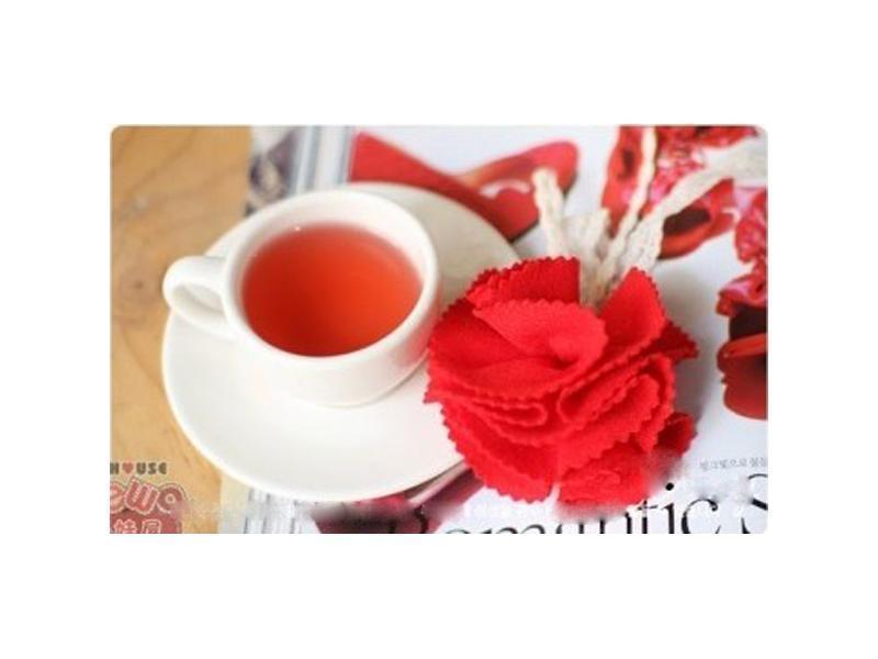 Giỏ hoa cẩm chướng rực rỡ từ vải dạ