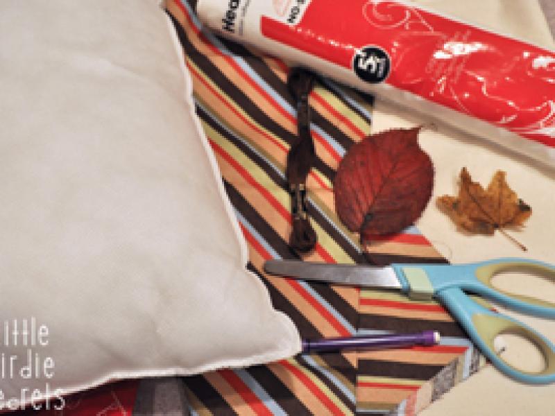 Gối tự thêu ấm áp và ý nghĩa tặng “bạn ấy”