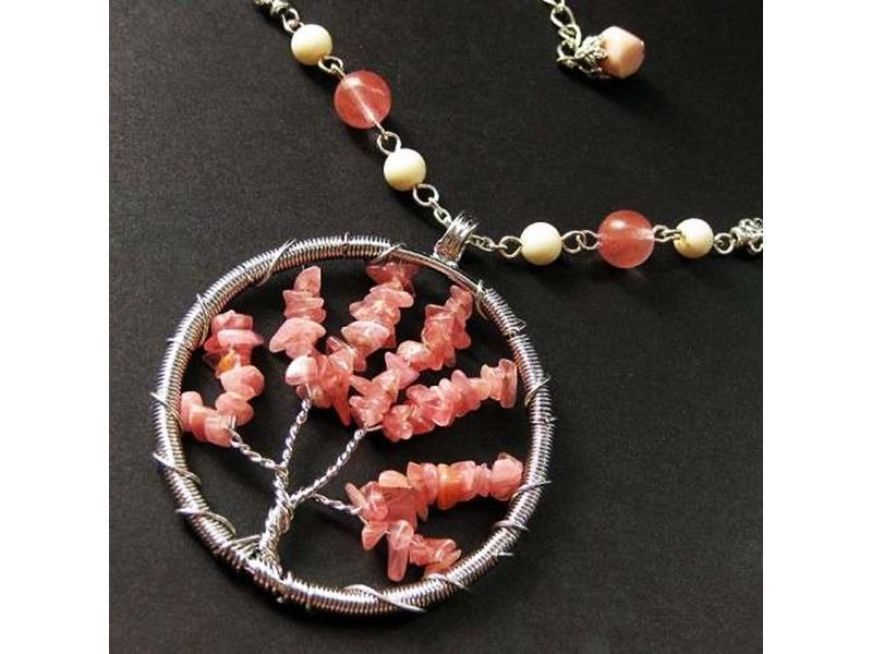 Khéo tay làm mặt dây hình cây cổ thụ