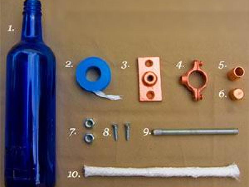 Làm đèn dầu tự chế từ chai thủy tinh .
