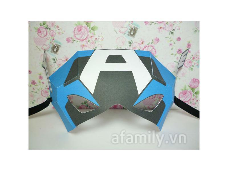 Mặt nạ Captain America mẹ làm cho bé chơi