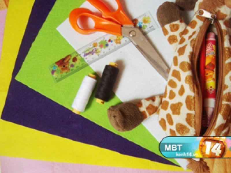 Thu nhỏ áo “Tôi yêu Hà Nội” làm móc chìa khóa