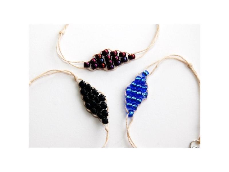 Tự làm vòng cói xỏ cườm duyên dáng