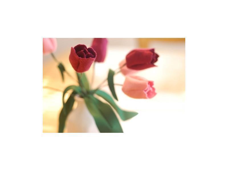 Tươi thắm bình hoa tulip từ vải dạ