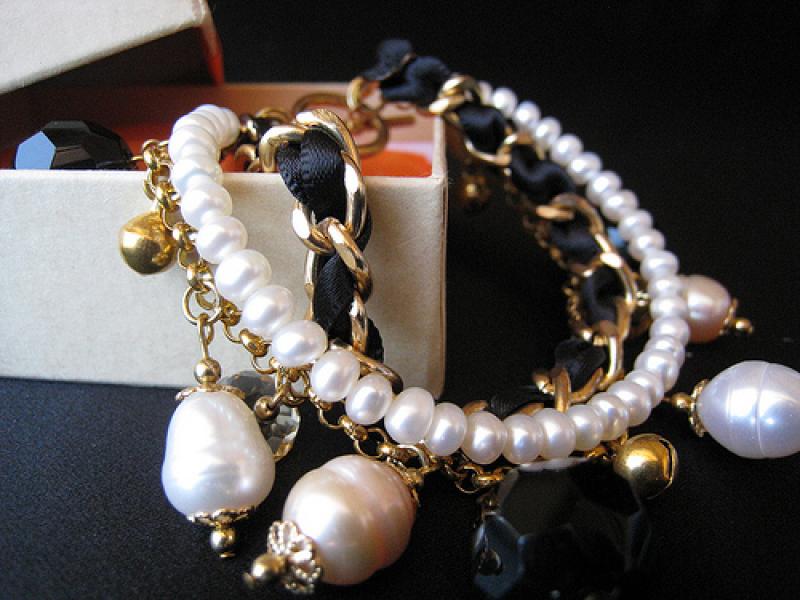 Vòng tay - phụ kiện không thể thiếu cho chiếc váy hè