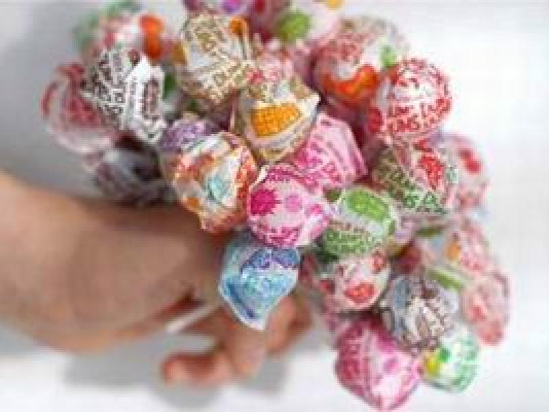 Bông hoa xinh từ kẹo mút