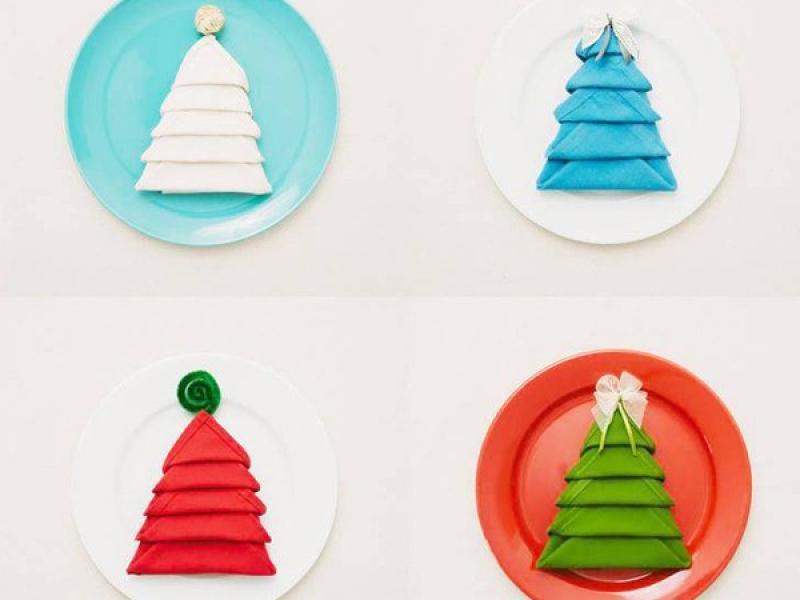 Cách gấp khăn ăn hình cây thông cực dễ