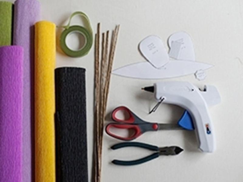 Cách làm hoa bằng giấy nhún giống y như thật