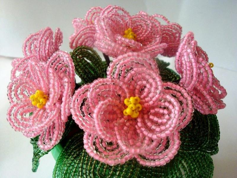 Kết cườm thành hoa anh thảo xinh yêu