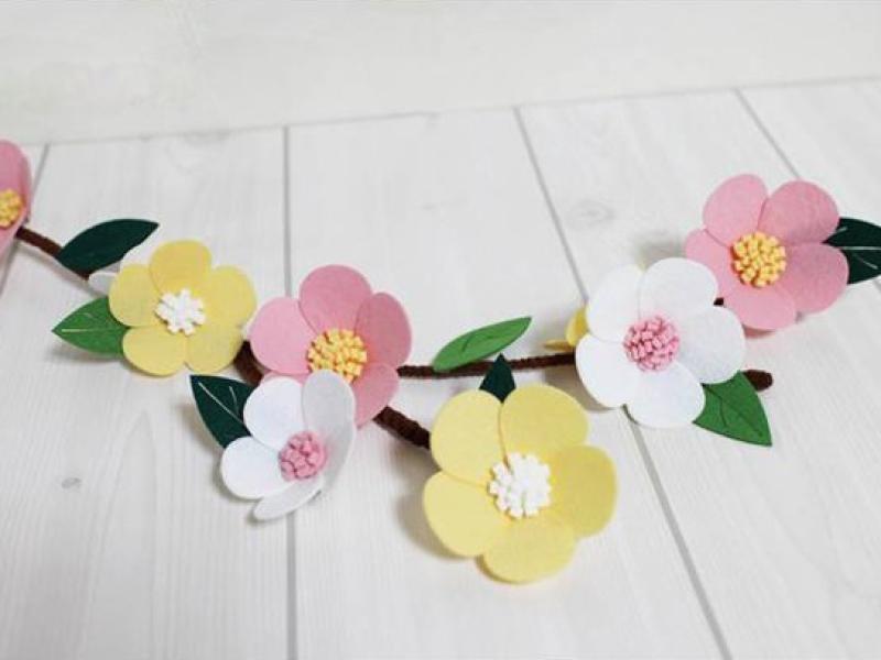 Làm hoa vải trang trí nhà thêm xinh