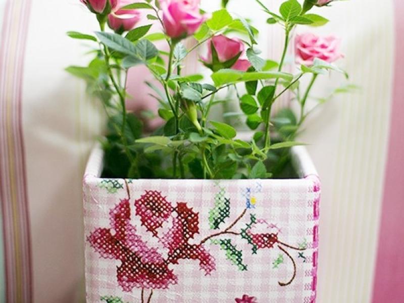 Làm mới chậu hoa siêu xinh trang trí nhà mình