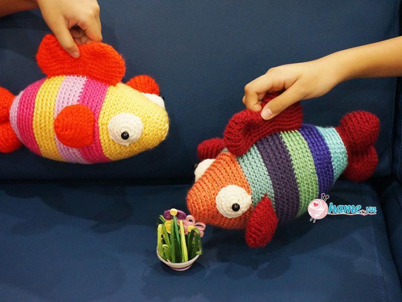 Móc con cá sắc màu