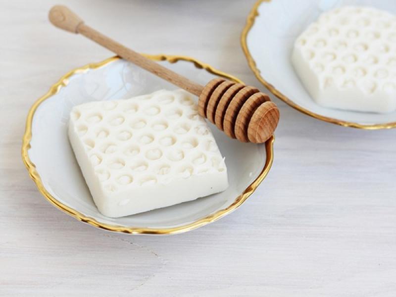 Mùa đông tự chế xà bông mật ong cho da mịn mướt