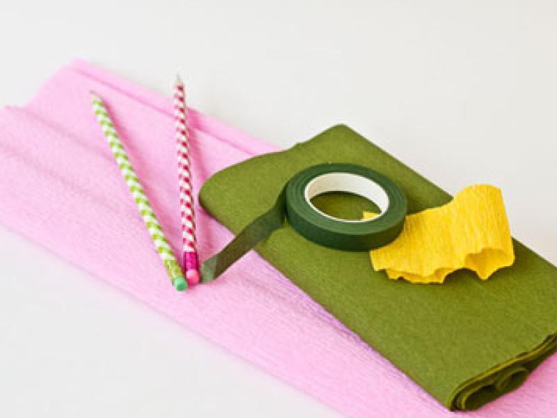 Nháy mắt có ngay bút chì trang trí hoa giấy rực rỡ