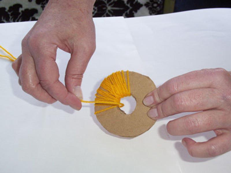 Thỏ xinh làm từ cuộn len (có hưóng dẫn cách buộc len)