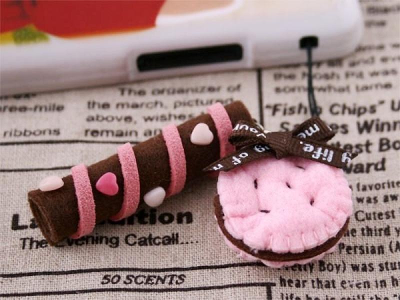 Tự chế móc điện thoại hình bánh siêu xinh